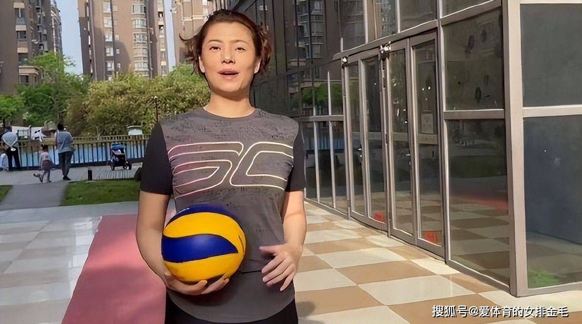 如今做了酒楼的东家，白日里过去在酒楼里转转，主持下大局就行了。
