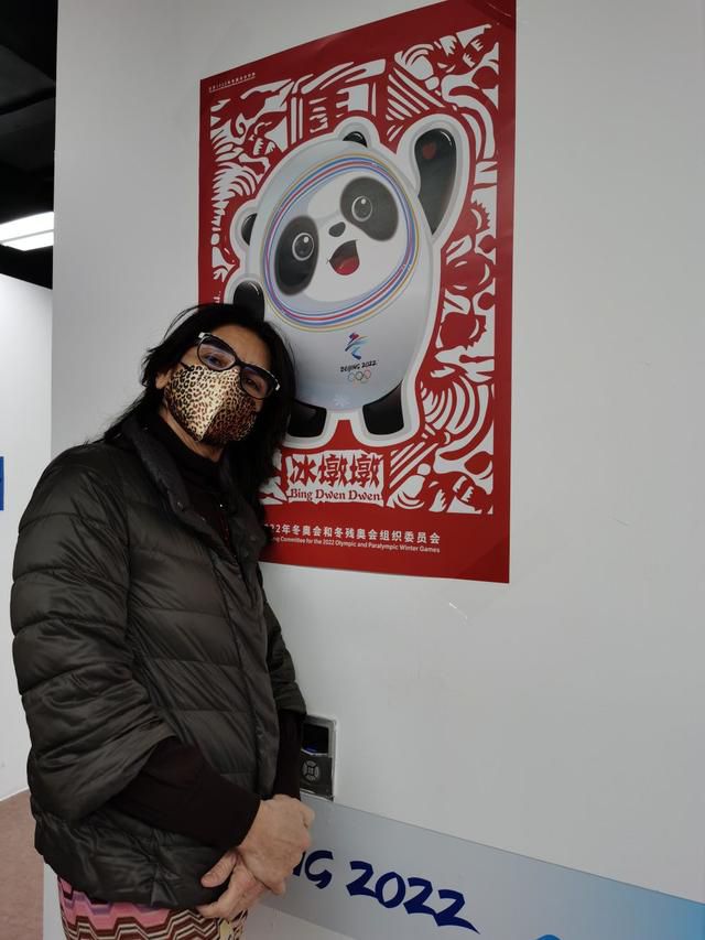 一个是靠一句;你在凝视深渊，深渊也在凝视你的台词让人脊背发凉的;小鲜肉侦探，一个是靠片尾微笑让大家记住的亦正亦邪的少女，都深藏不露，让人好奇